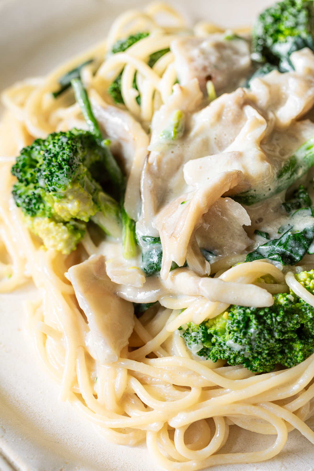 Vegan maitake creamy pasta with plenty of sauce