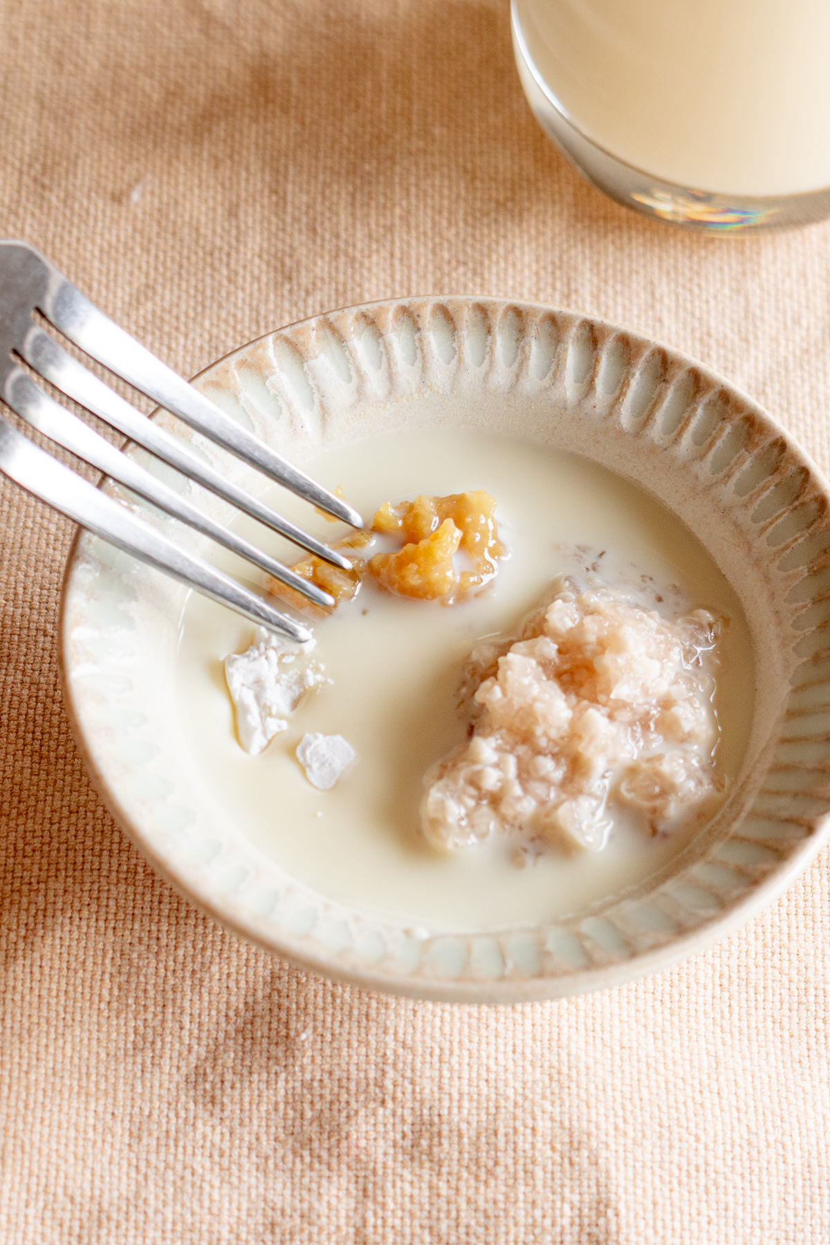 Dissolve rice flour, miso and onion koji thoroughly in soy milk.