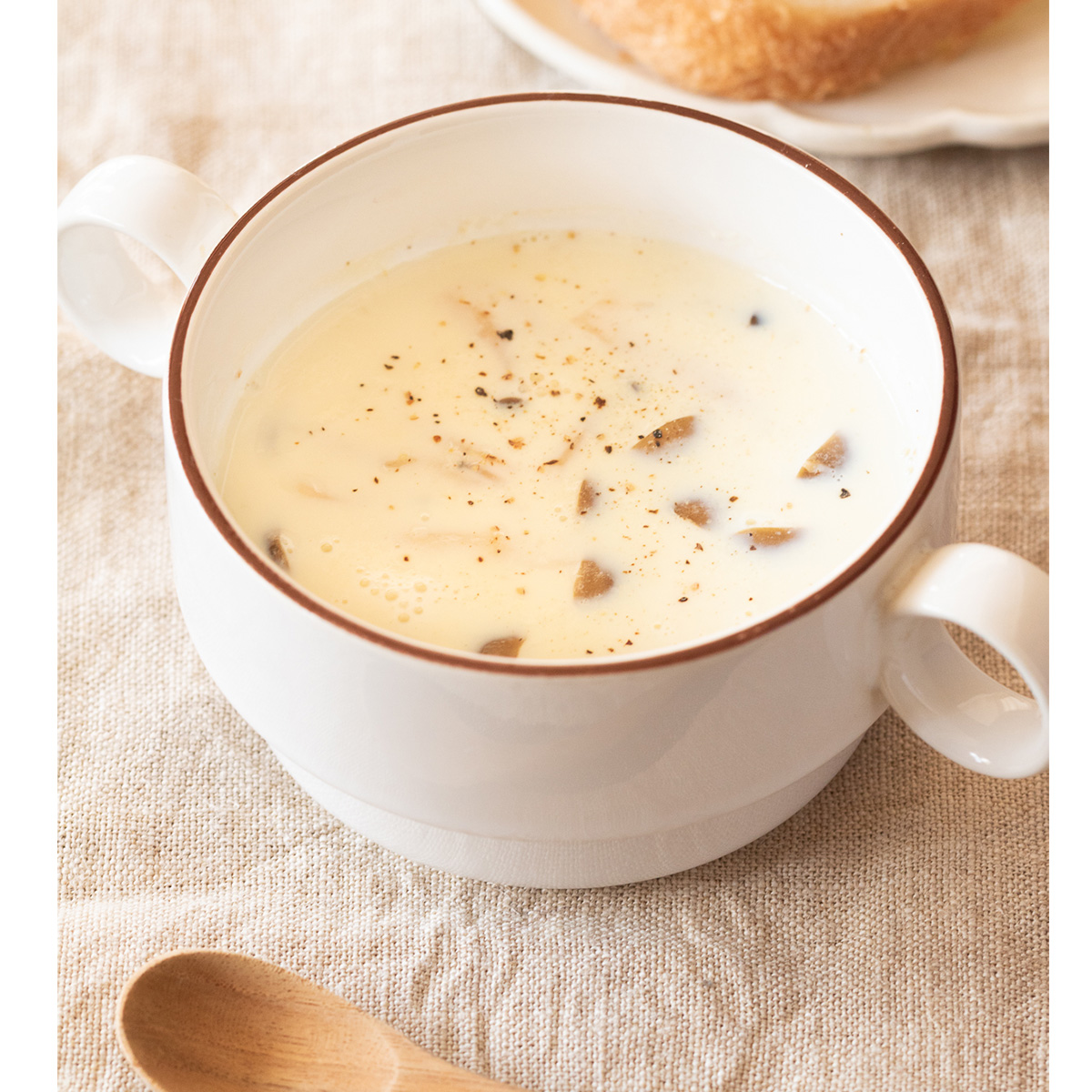 Quick & Easy 3 Minutes Vegan Cup of Soup (Creamy Mushrooms)