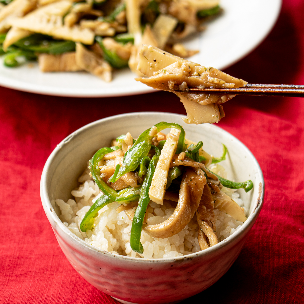 ご飯がもりもり食べられる、ヴィーガン肉なしチンジャオロース
