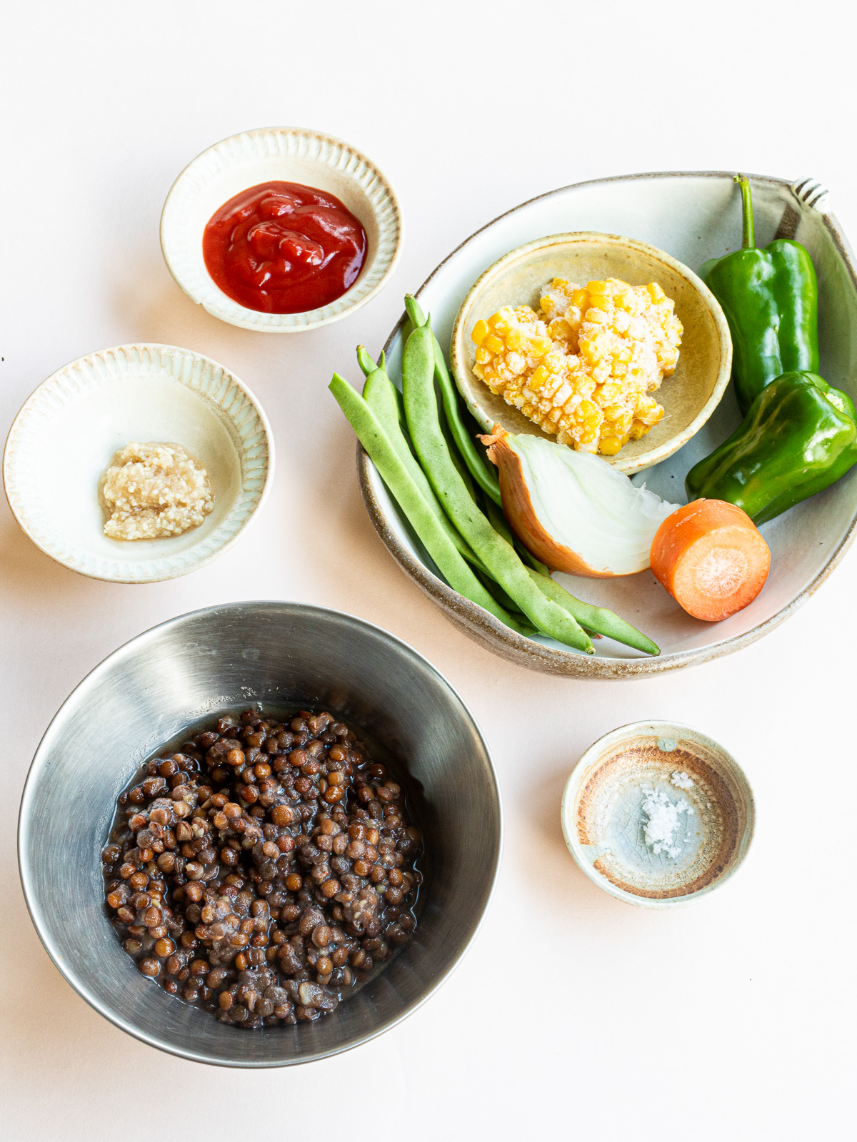 Bell peppers, carrots, onions, corn, green beans, ketchup, onion koji, boiled skinned lentils, salt