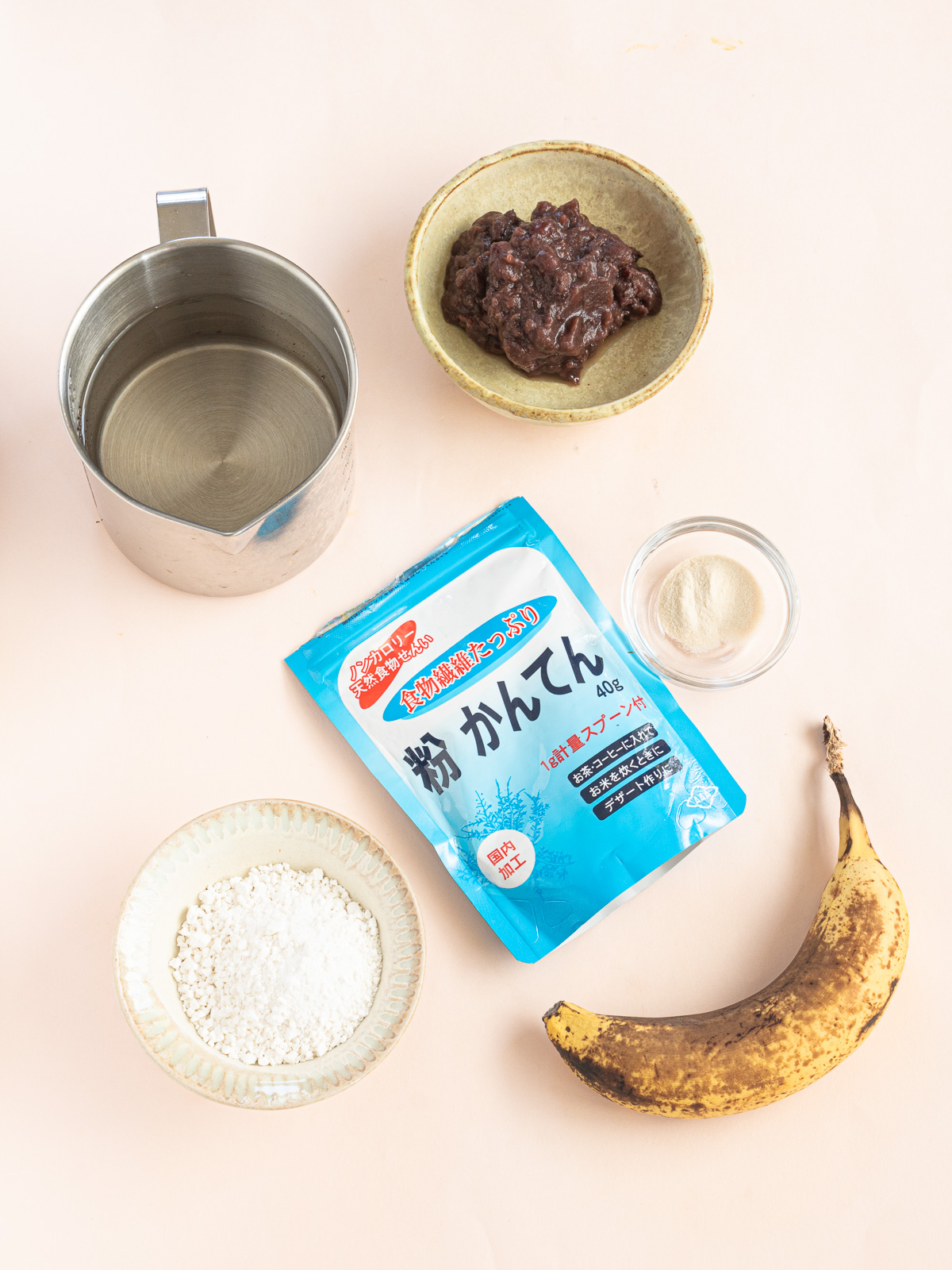 Ingredients: anko (sweet red bean paste), water, agar powder, shiratama flour, and banana slices