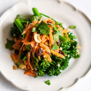 Vegan Broccoli And Shredded Carrot Salad With Raisins (Rapé-Like Style)