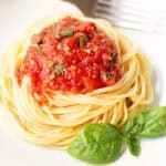 EASY TOMATO AND BASIL PASTA (ONE-POT, 4 INGREDIENTS!)