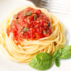 EASY TOMATO AND BASIL PASTA (ONE-POT, 4 INGREDIENTS!)