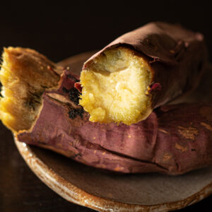 Oven-baked yakiimo (Japanese sweet potato) made with Beni Haruka, honey-rich and creamy texture