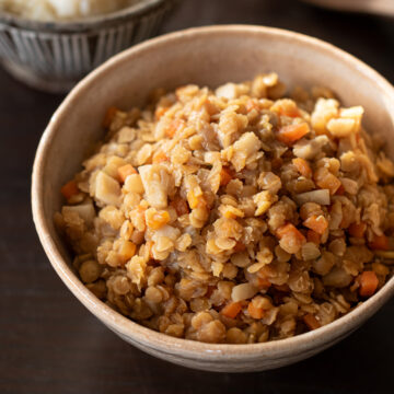 Vegan Japanese-style lentil soboro simmered with sweet and savory flavors, made from red lentils.