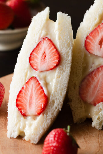 Vegan strawberry sando recipe with strawberry custard cream filling