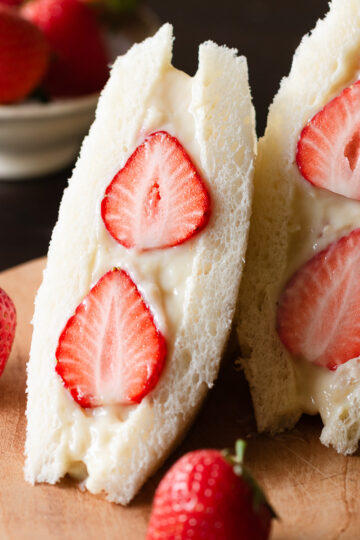 Vegan strawberry sando recipe with strawberry custard cream filling