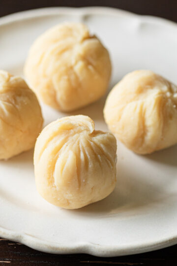 Japanese-style mung bean balls, vegan wagashi