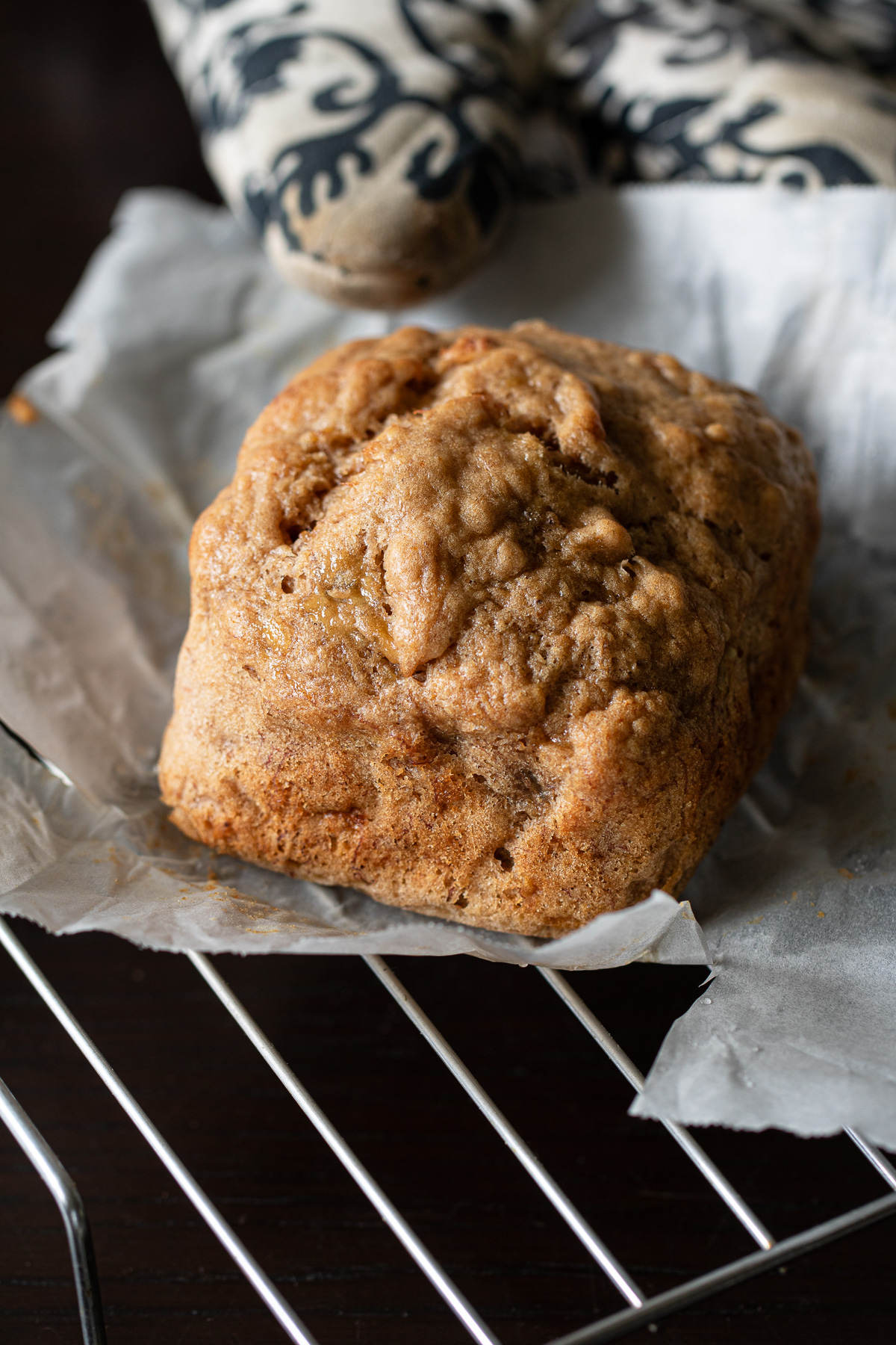 10分休ませて型から取り出したヴィーガンバナナブレッド