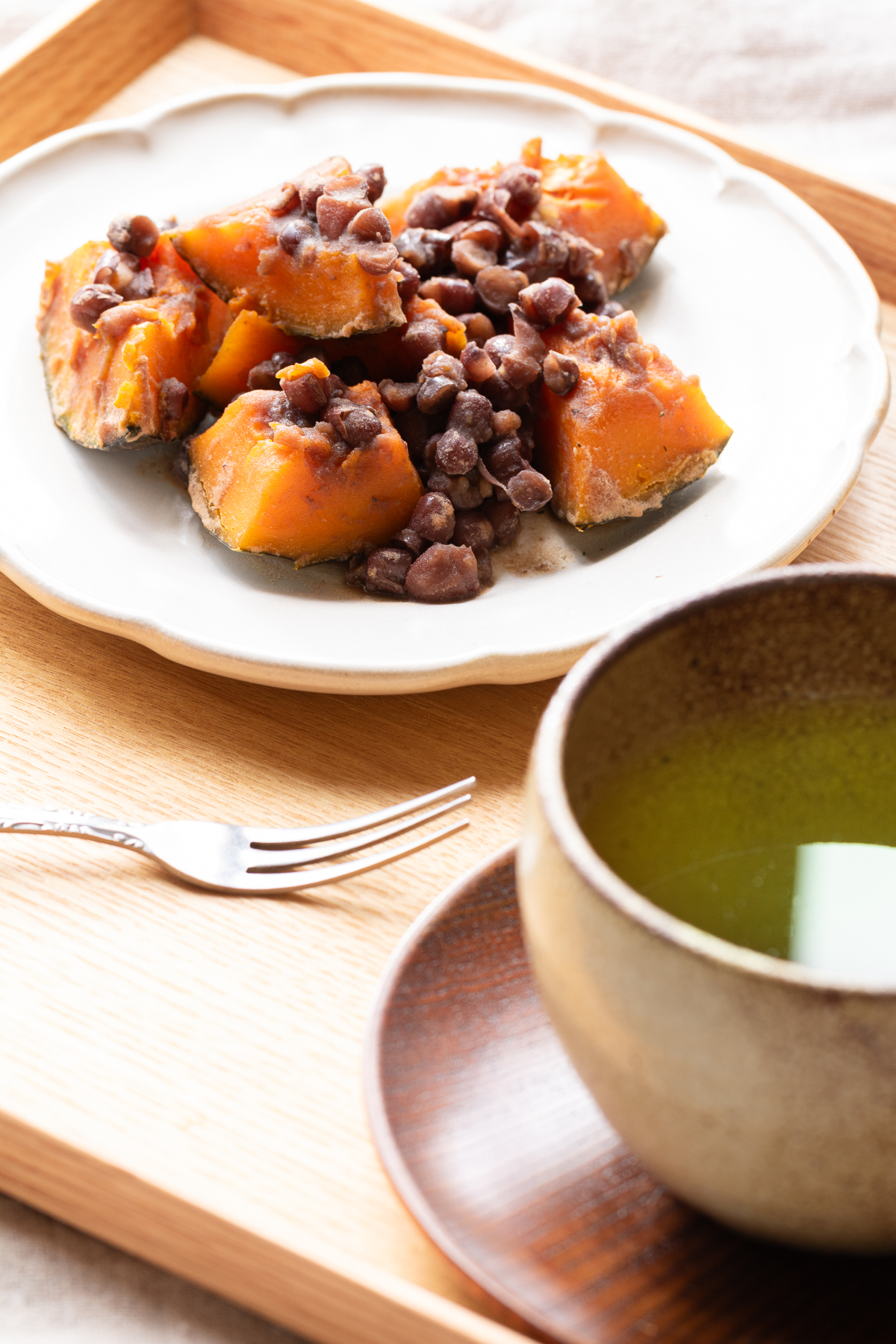 カボチャと小豆の煮物、カボチャのいとこ煮と濃く入れた緑茶