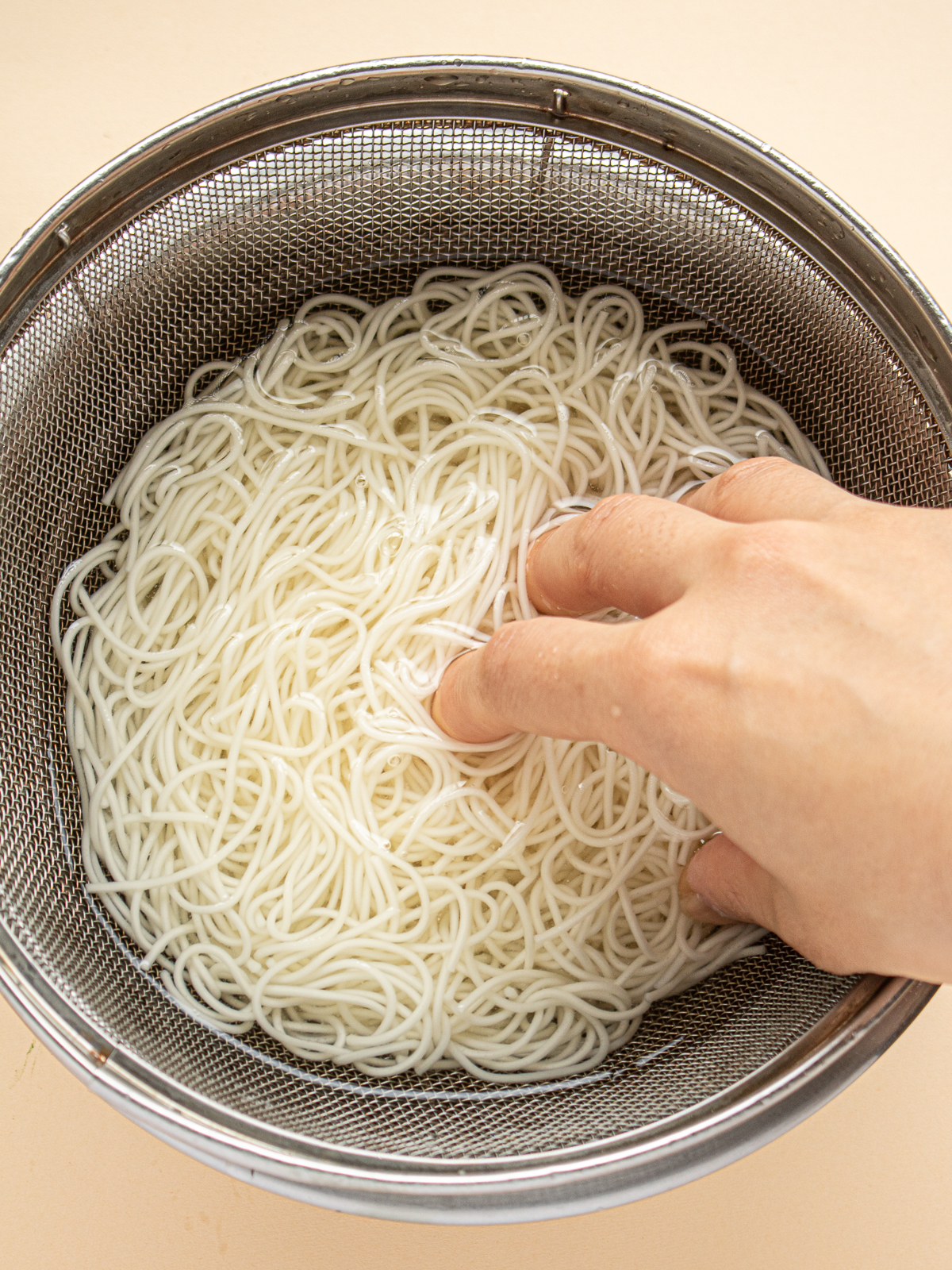 冷水でよく洗ったゆでたそうめん