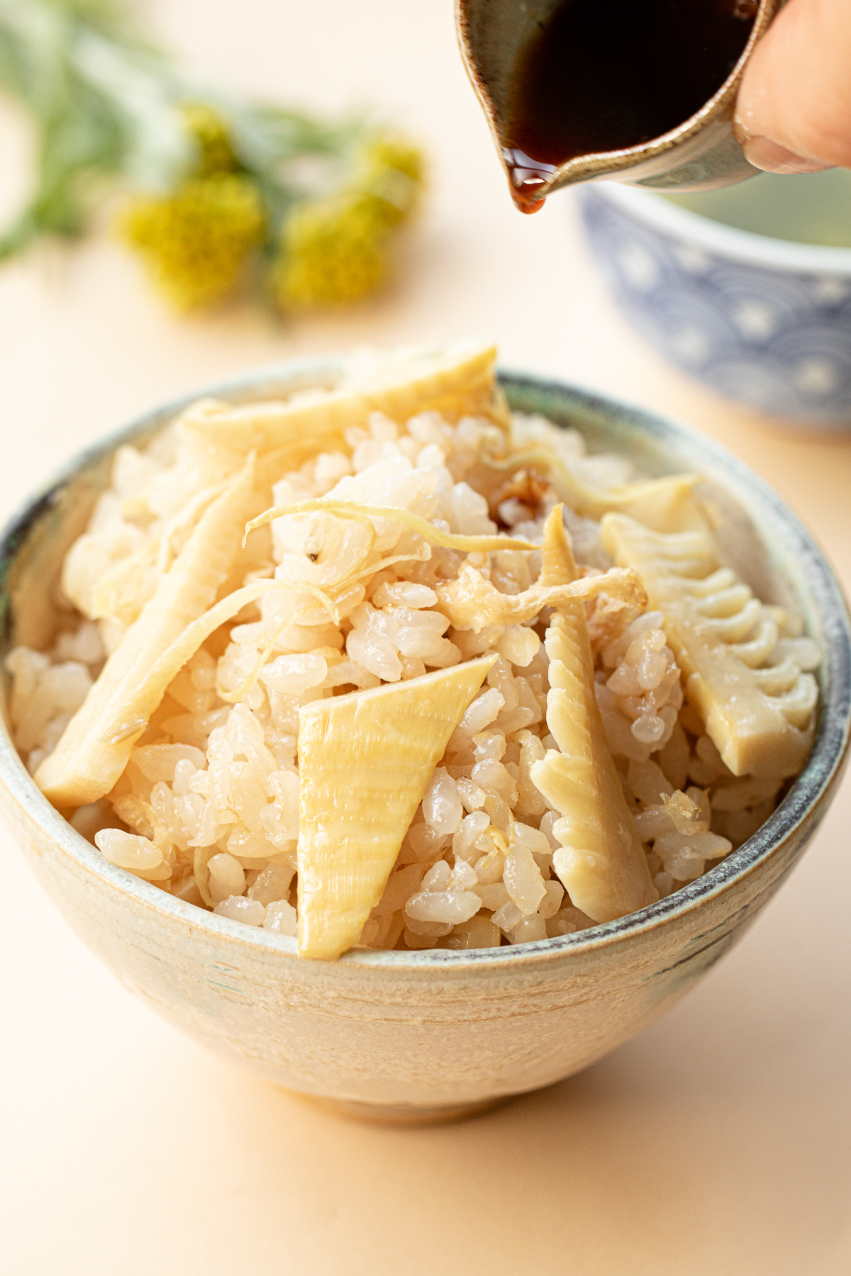 たけのこご飯に醤油麹をたらーりとたらす