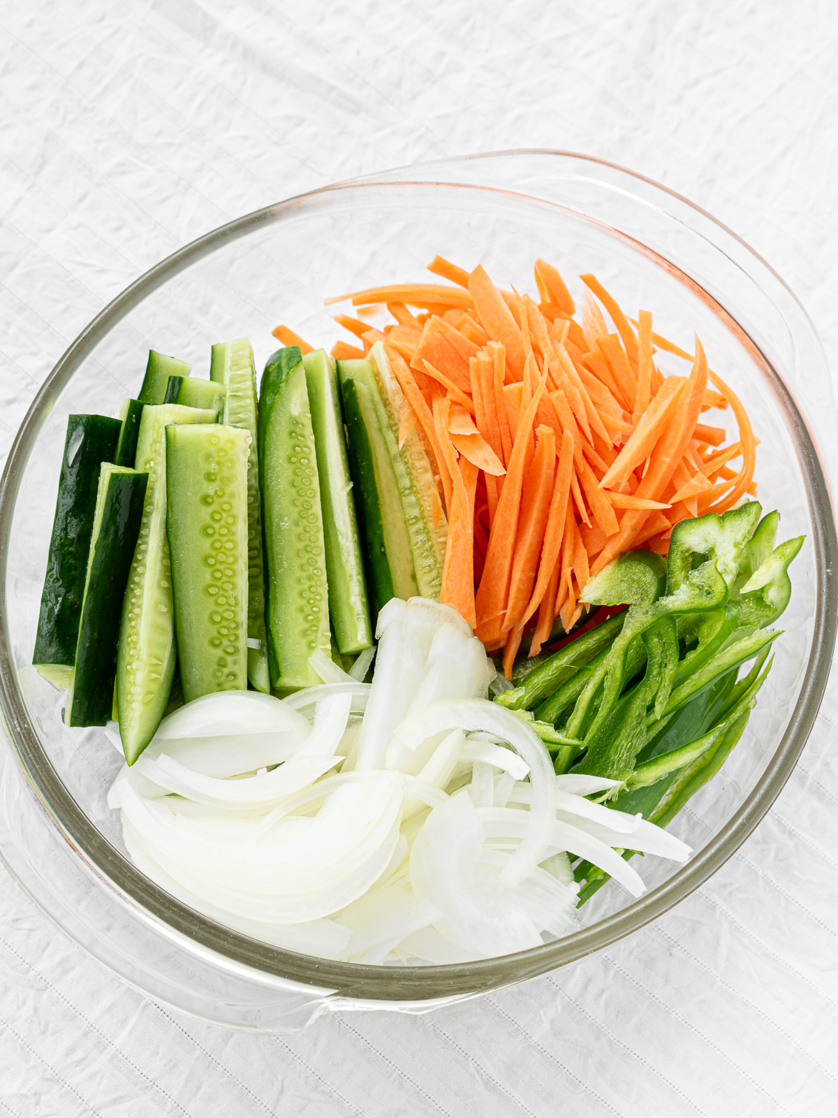 それぞれ食べやすい大きさに切られた夏野菜