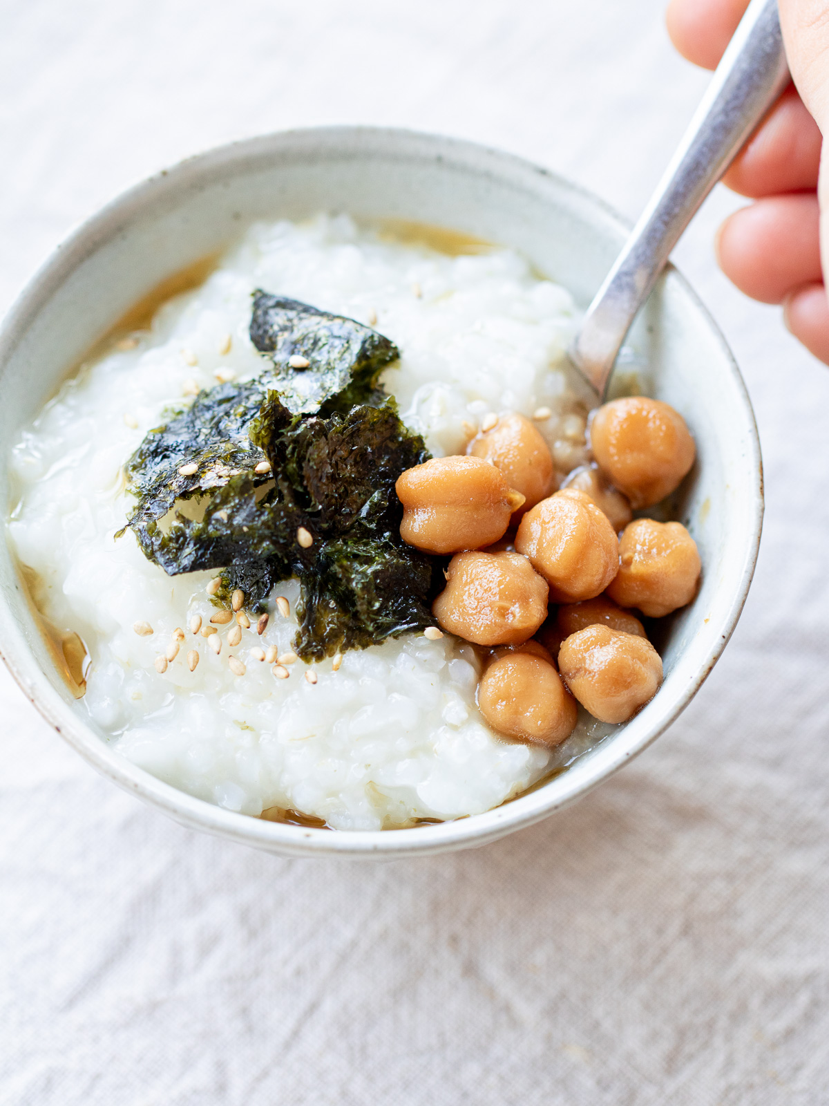 朝食にピッタリなひよこ豆の煮豆とお粥