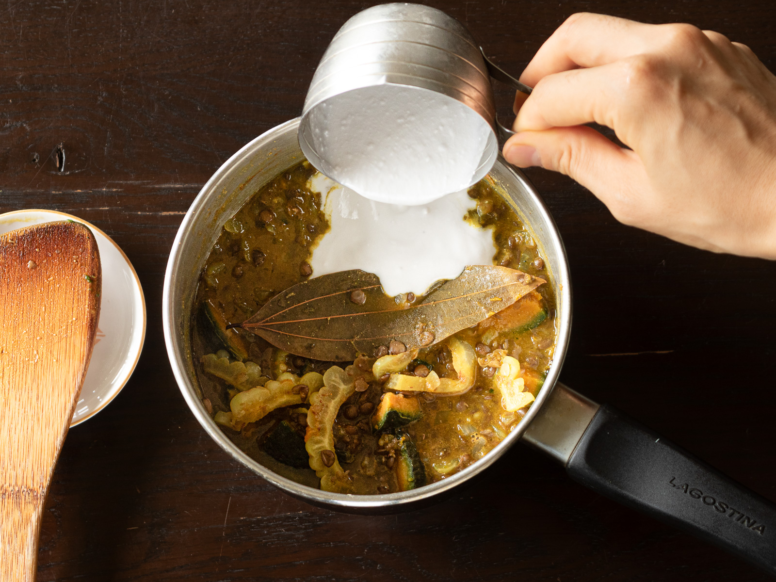 ココナッツミルクを加えて軽く温める前のココナッツミルクカレー