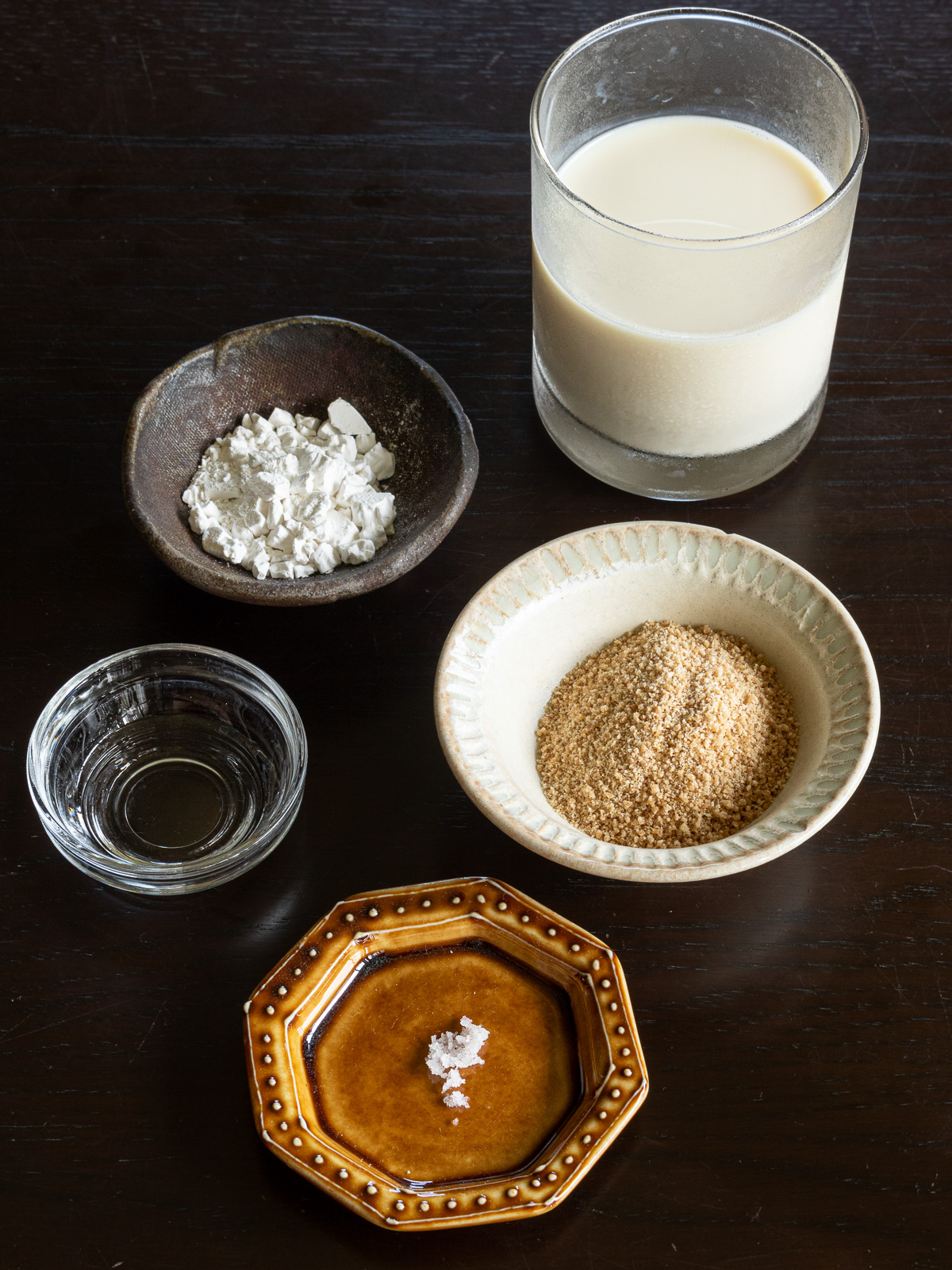 葛粉の豆乳カスタードの材料：無調整豆乳、葛粉、佐藤、塩、ココナッツオイル