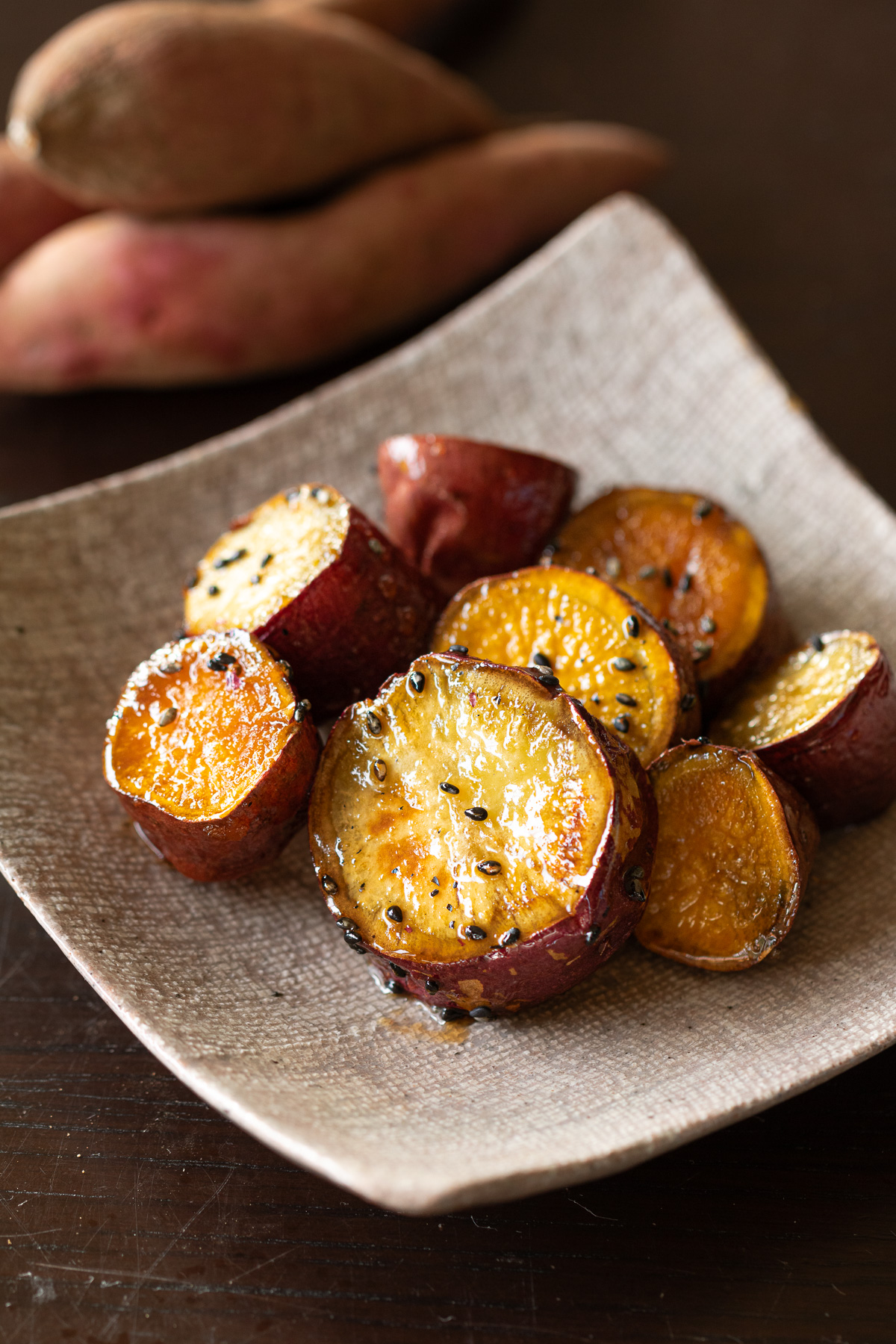 鳴門金時と紅はるかで作った黄金色をした揚げない大学芋