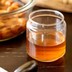 白梅酢ガラス瓶に入った透明な白梅酢