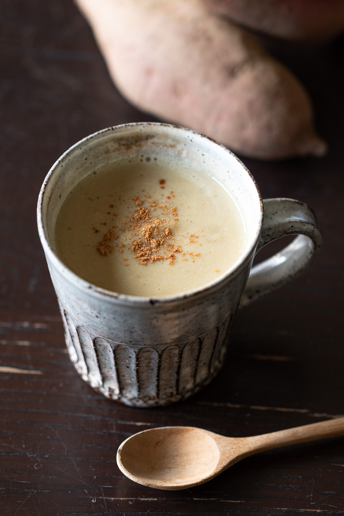 白玉を入れたり、冷たいアイスラテにしても楽しめる焼き芋を使ったさつま芋のラテ