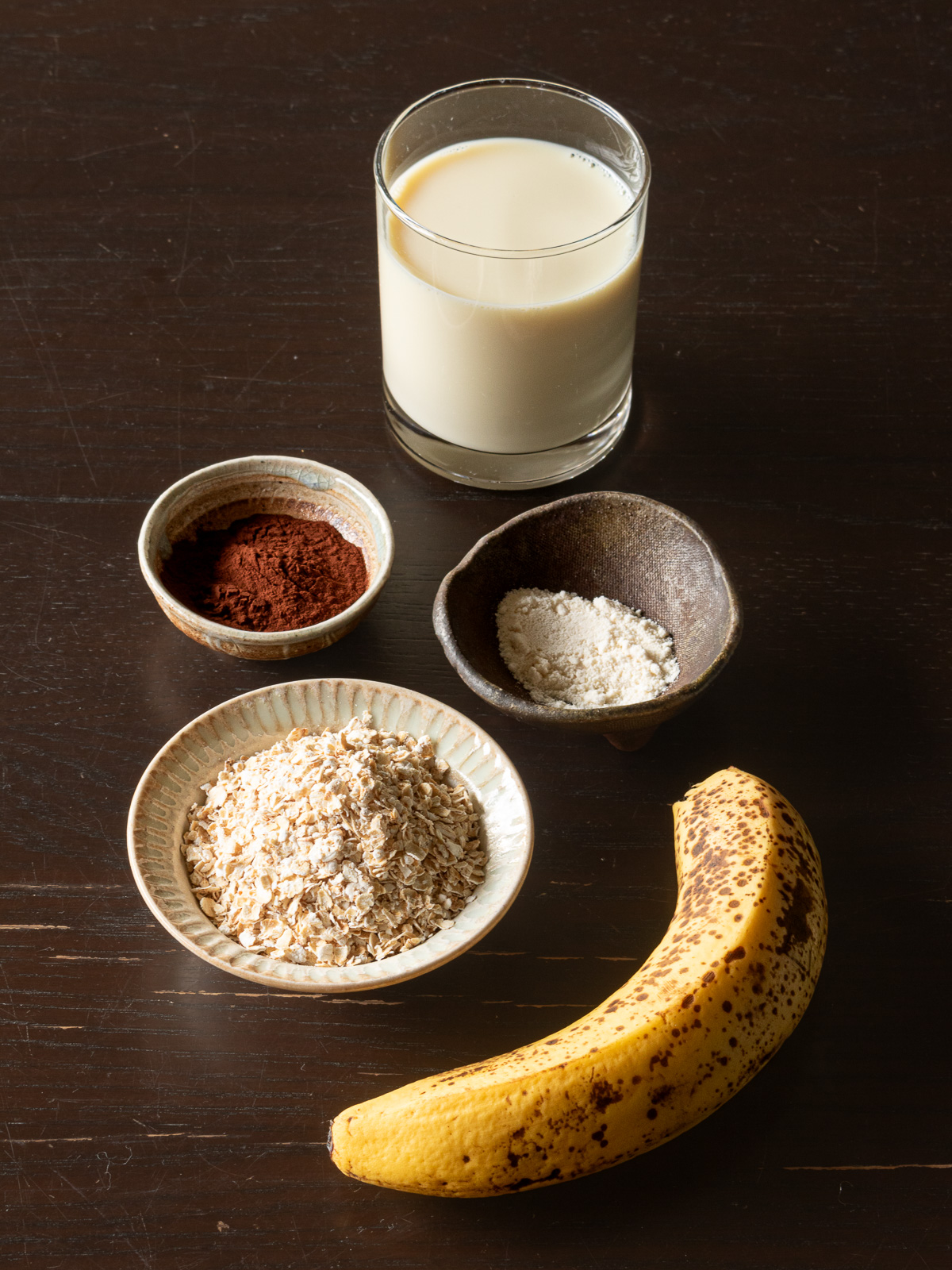 ココアとバナナのオートミール粥の材料:無調整豆乳、オートミール、ココアパウダー、完熟バナナ、甜菜糖