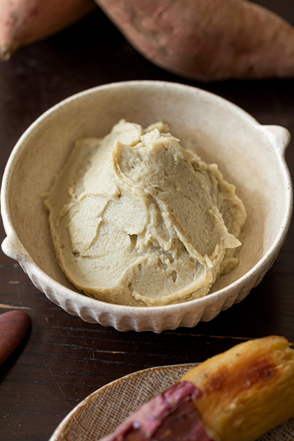 さつまいものヴィーガンモンブランクリーム - 白い器に入った濃厚でなめらかな焼き芋クリーム