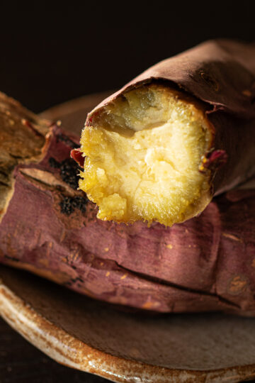オーブンで焼いた紅はるかの焼き芋、蜜たっぷりでねっとり甘い