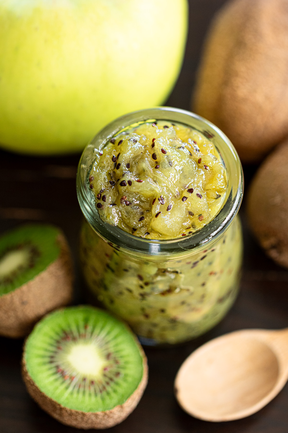 甘くない、酸っぱいキウイで作ったりんごとキウイのジャム。キウイの粒々食感が楽しい。