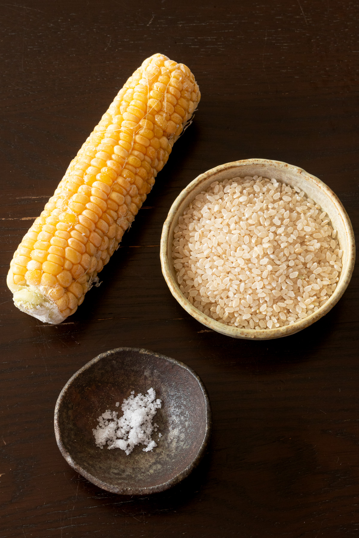 とうもろこし粥の材料:冷凍とうもろこし、お米、塩