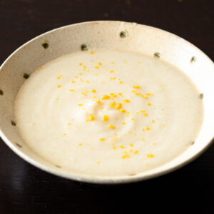 かぶの豆乳ポタージュ、ゆずの皮を添えて