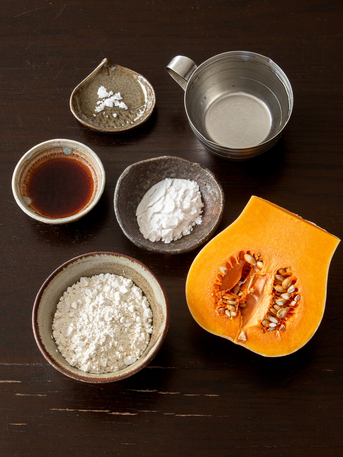 バターナッツかぼちゃの野菜チヂミの材料:バターナッツかぼちゃ、薄力粉、片栗粉、醤油、塩、水