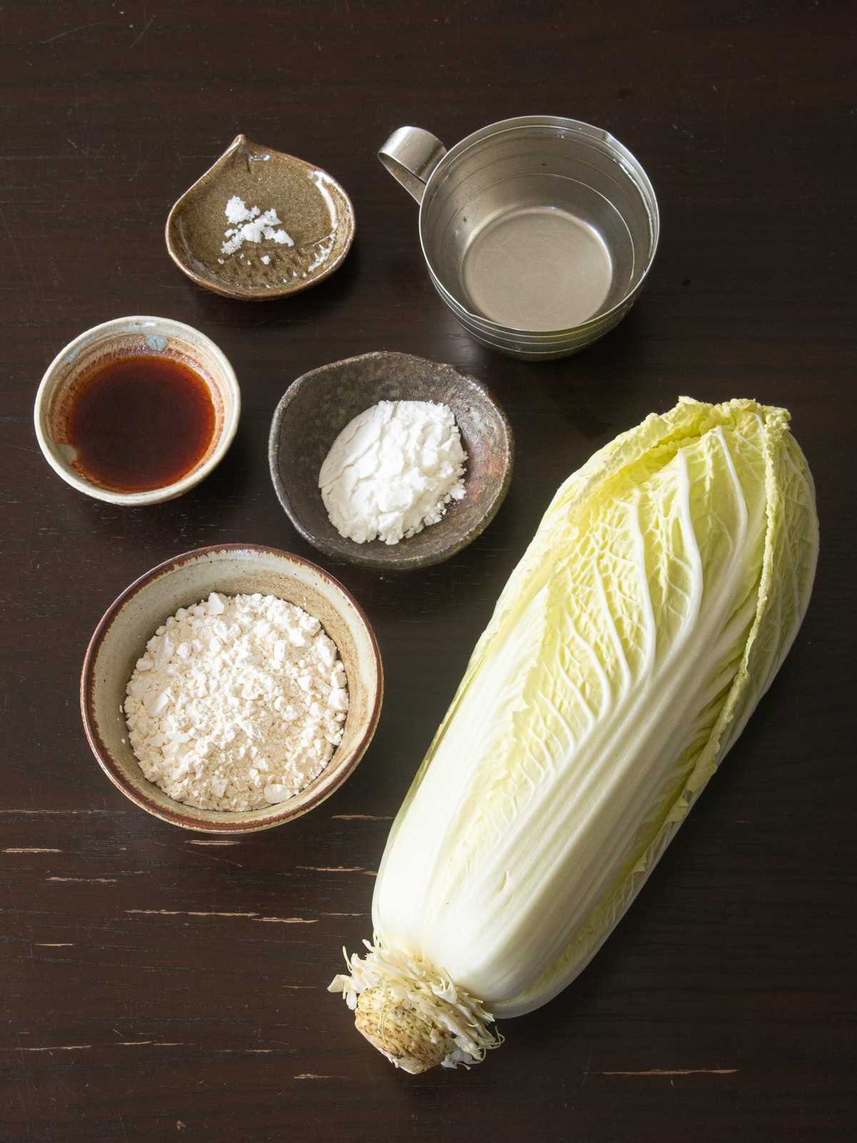 白菜チヂミの材料：白菜、薄力粉、片栗粉、醤油、塩、水