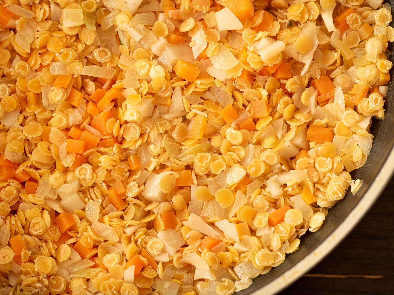 水分が飛ぶまで煮たレンズ豆