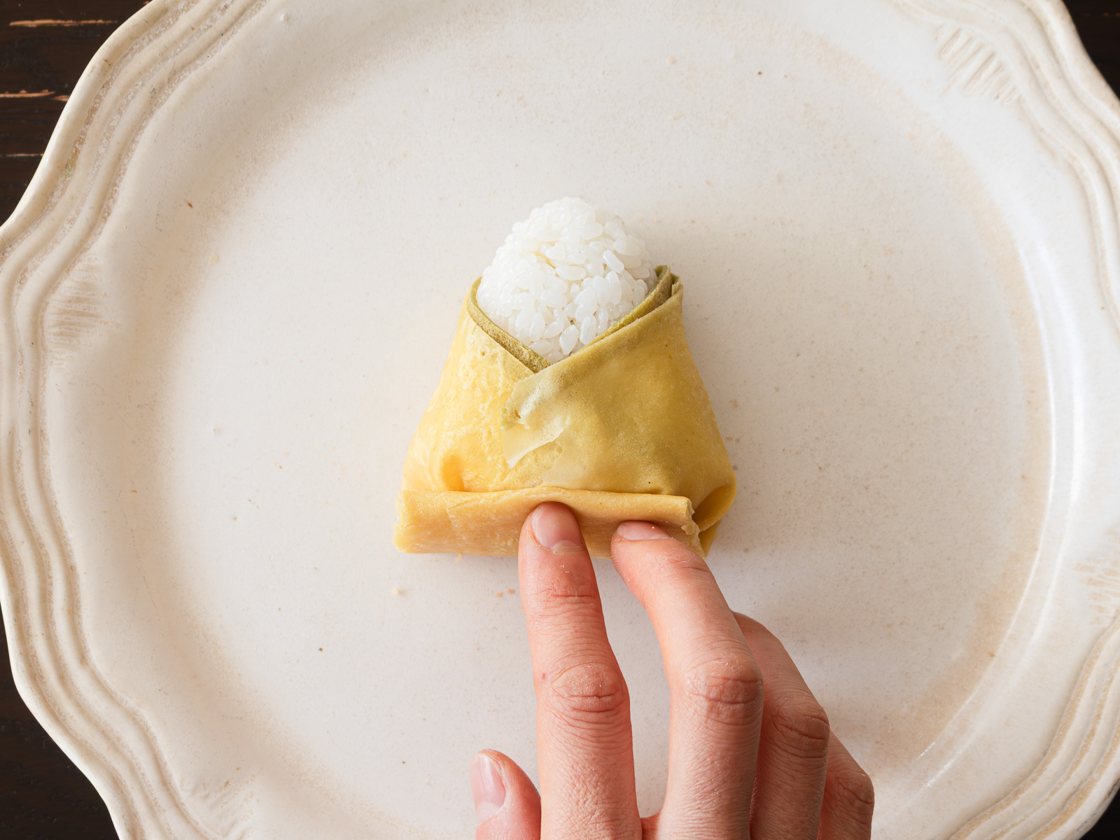 包み終えたお雛様おにぎり