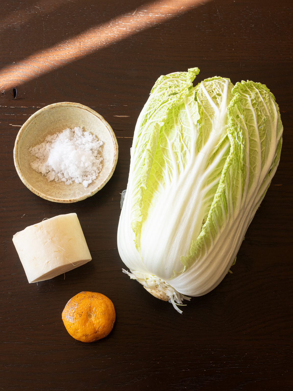 ヴィーガン白菜キムチの材料、白菜、粗塩、大根、ゆず