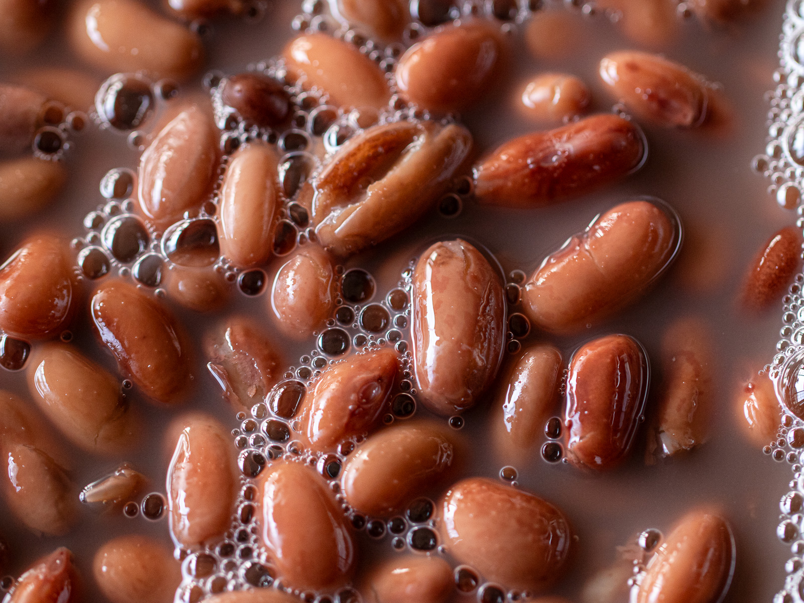 ふっくらと煮上がったうずら豆