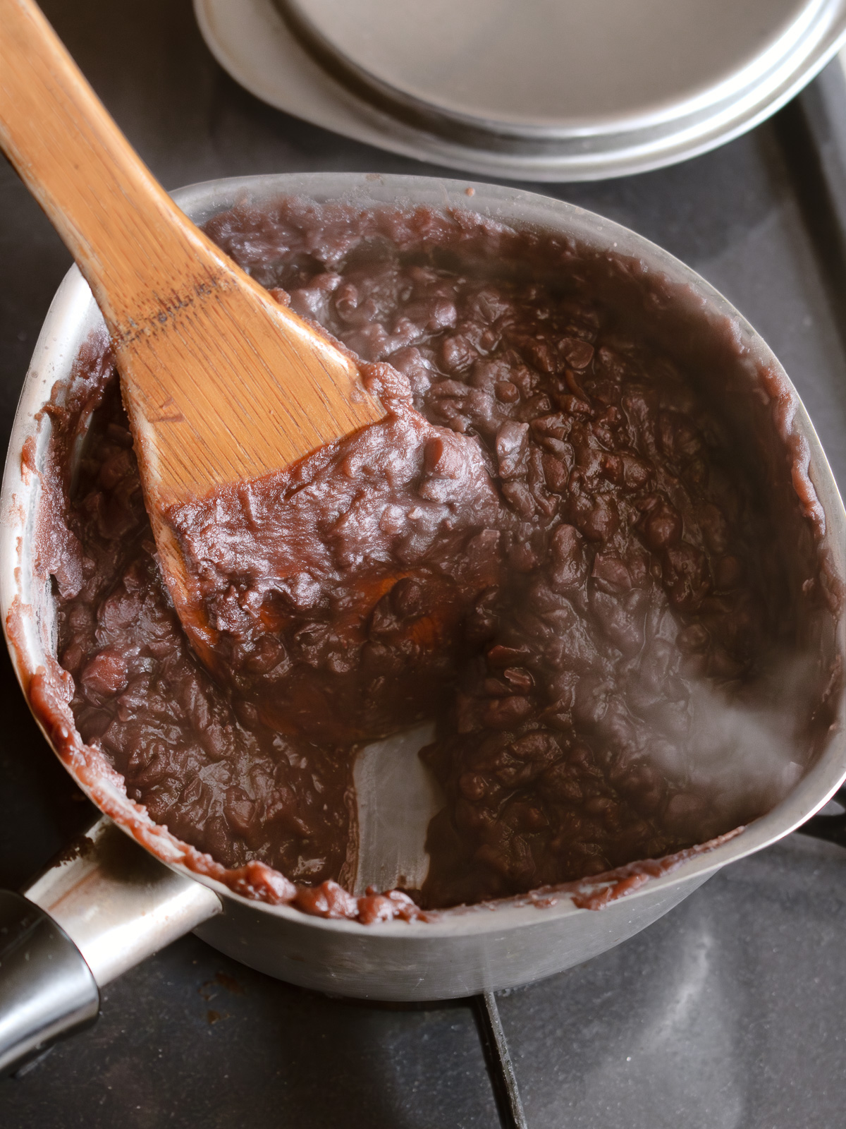 Spatula trail through anko showing the paste is ready