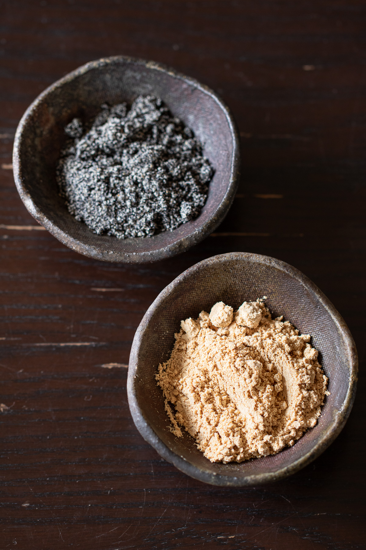 きなこと黒胡麻おはぎの材料:すりごま・きなこ