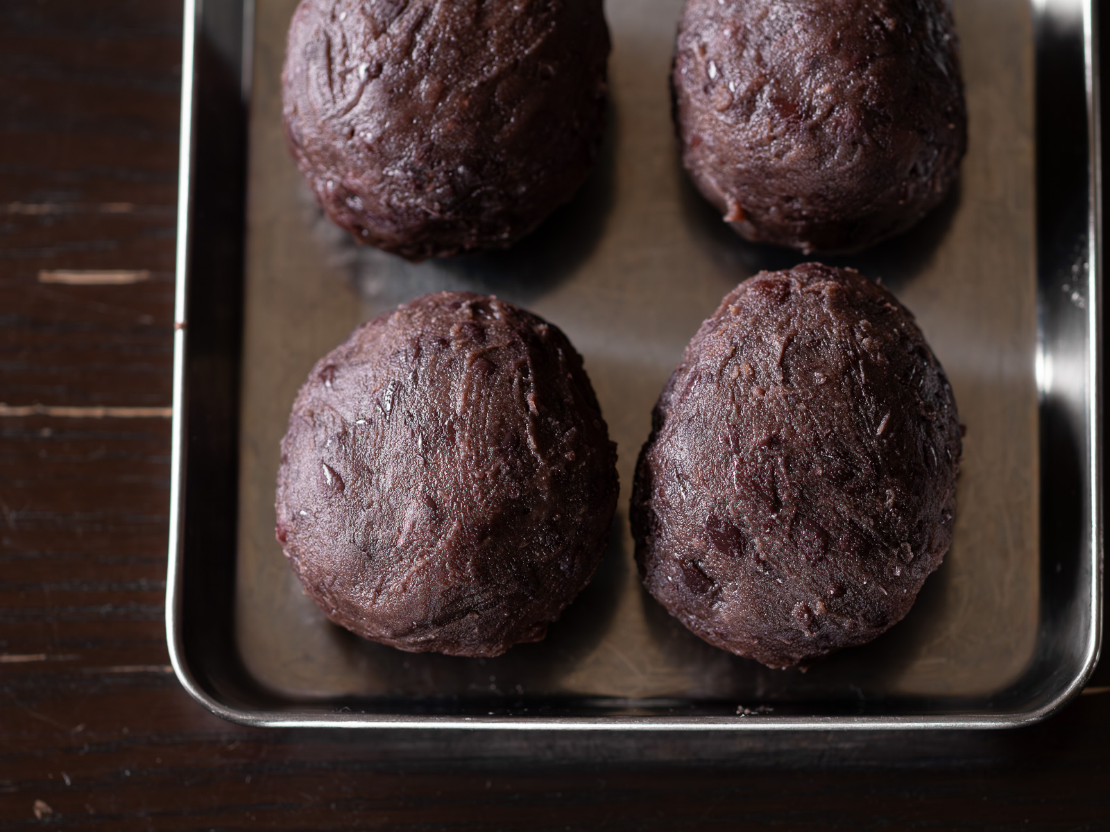 バットに並んだ基本のおはぎ。基本のおはぎの作り方