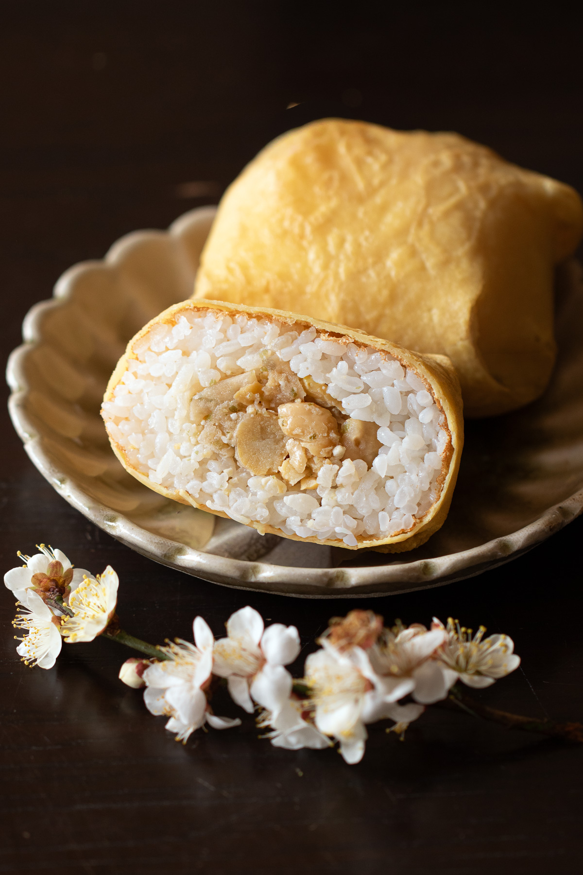 ヴィーガン薄焼き卵で包んだツナマヨおにぎりの完成写真