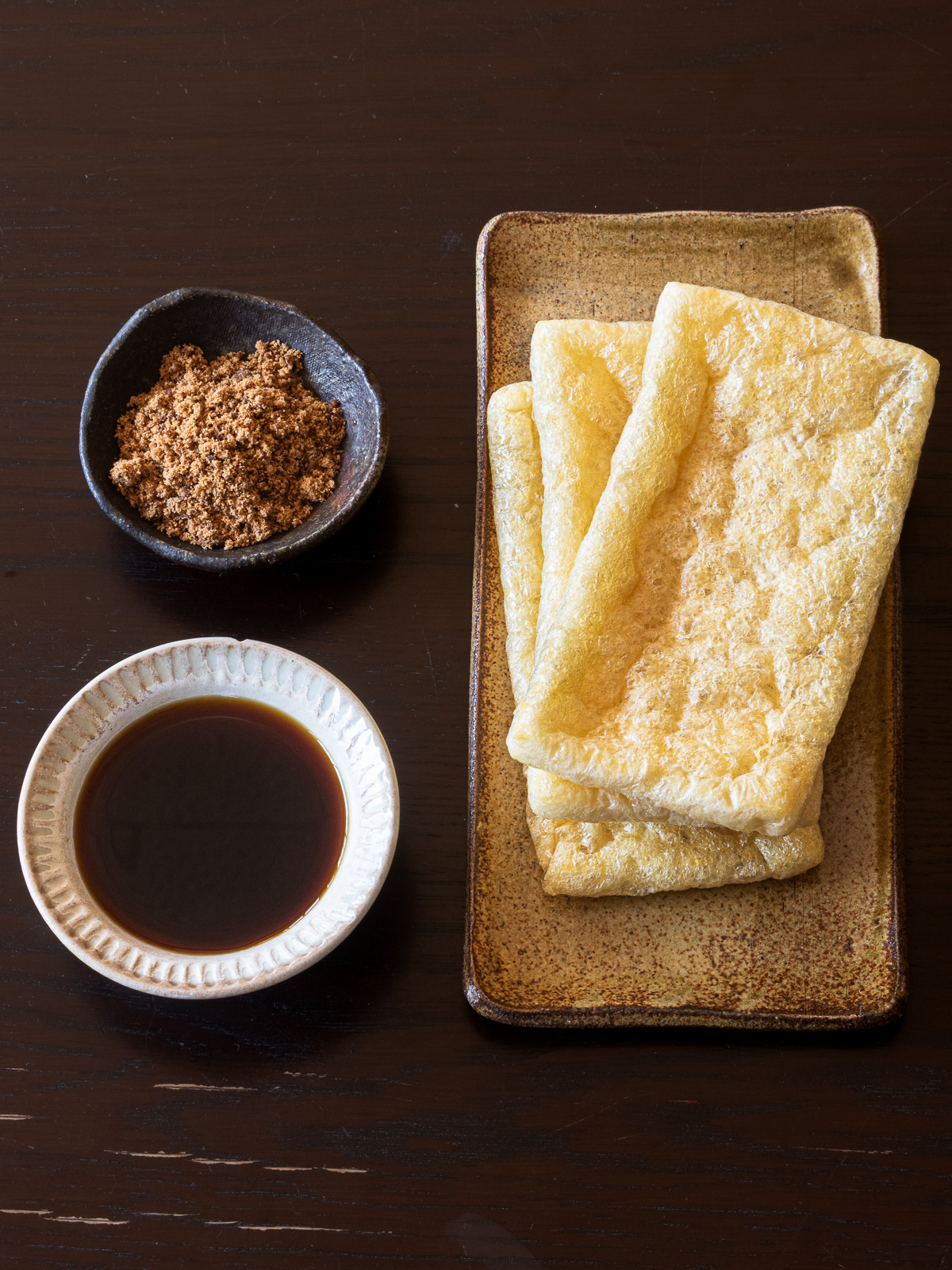 いなり寿司の油揚げ煮に使う材料｜黒糖・みりん・醤油、油揚げ