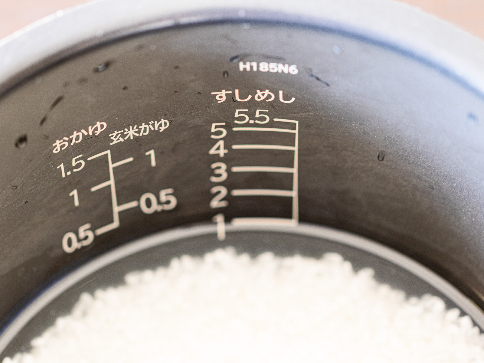 いなり寿司用に炊飯器で酢飯モードでごはんを炊く