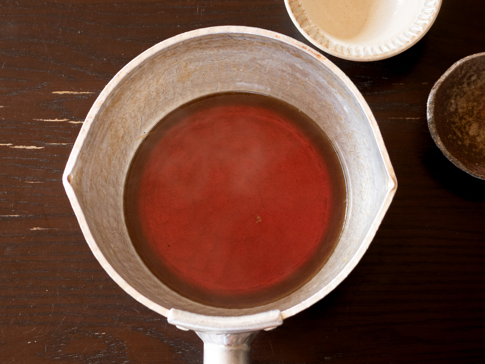 いなり揚げの煮方｜黒糖・みりん・醤油を合わせる