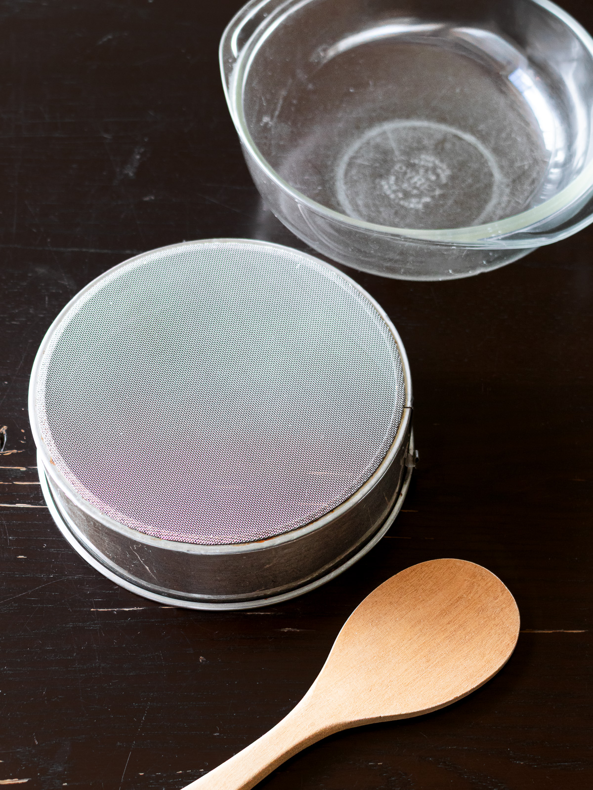 豆腐クリームに使う道具：ボウル、ヘラ、裏漉し器