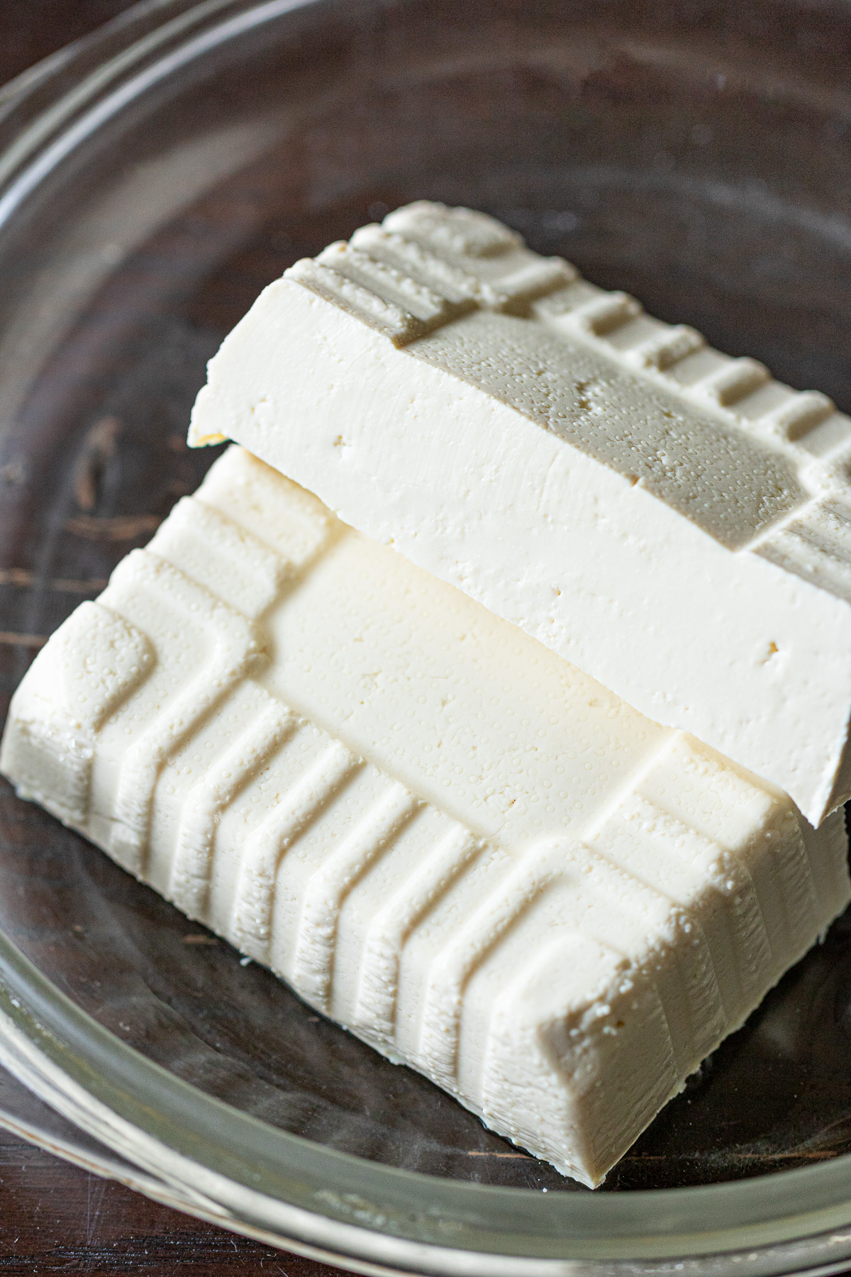 しっかり水切りできた木綿豆腐の断面