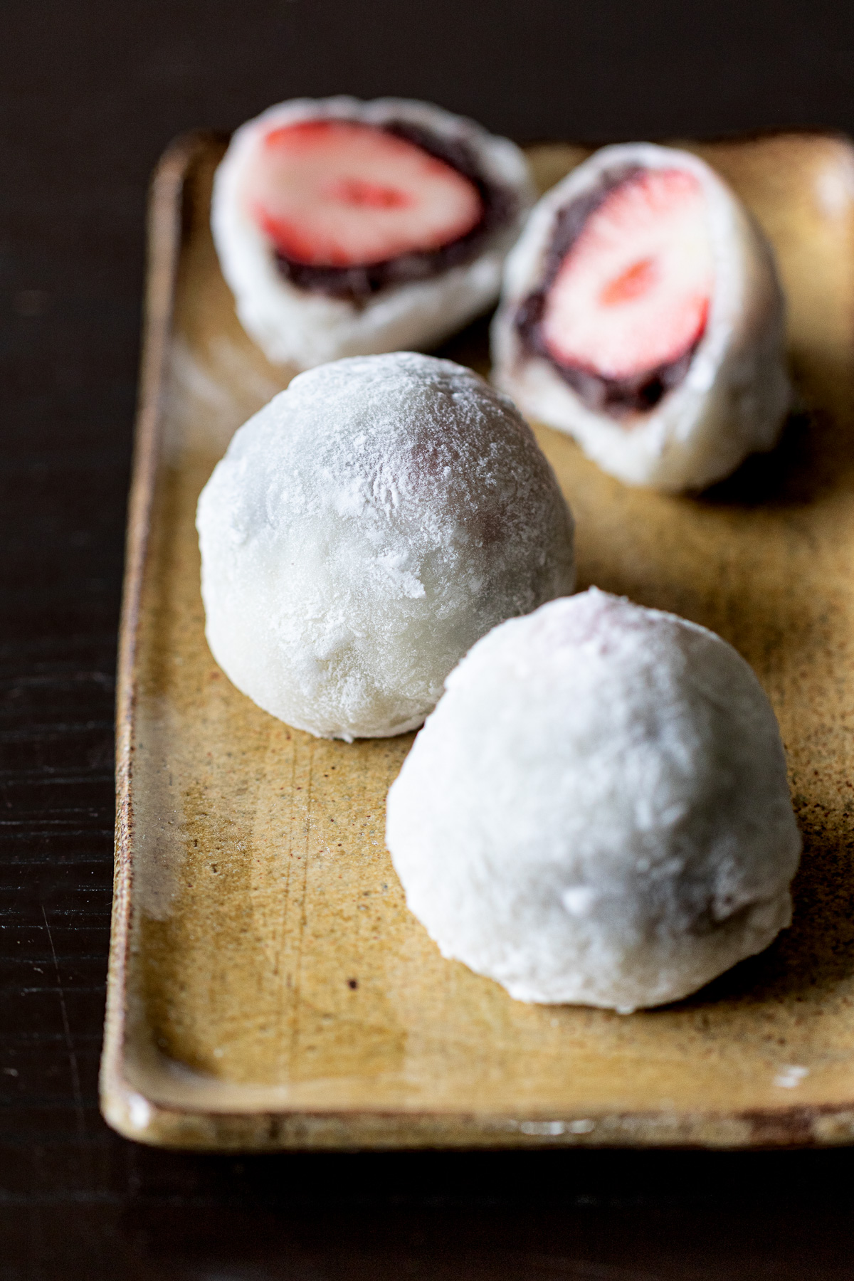 お皿に並んだ手作りヴィーガンいちご大福