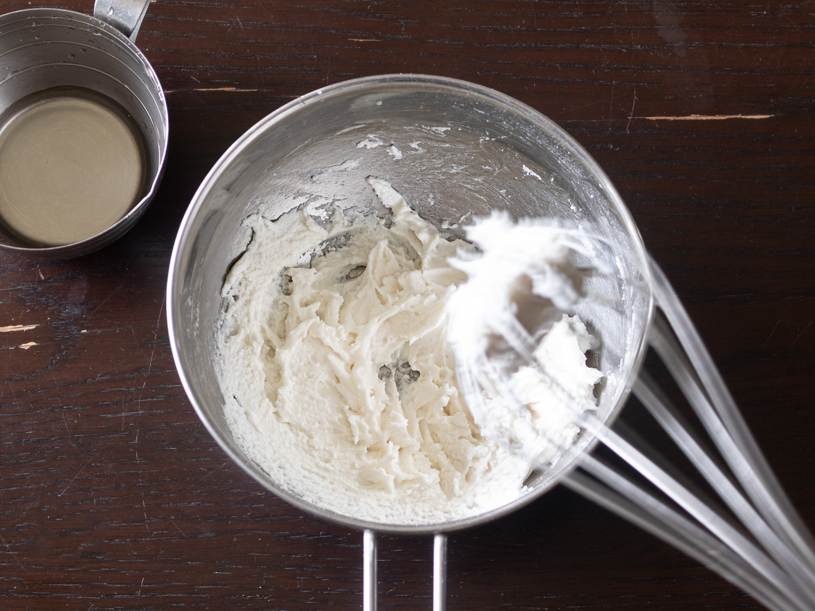 いちご大福の皮の作り方②水を加えて混ぜる