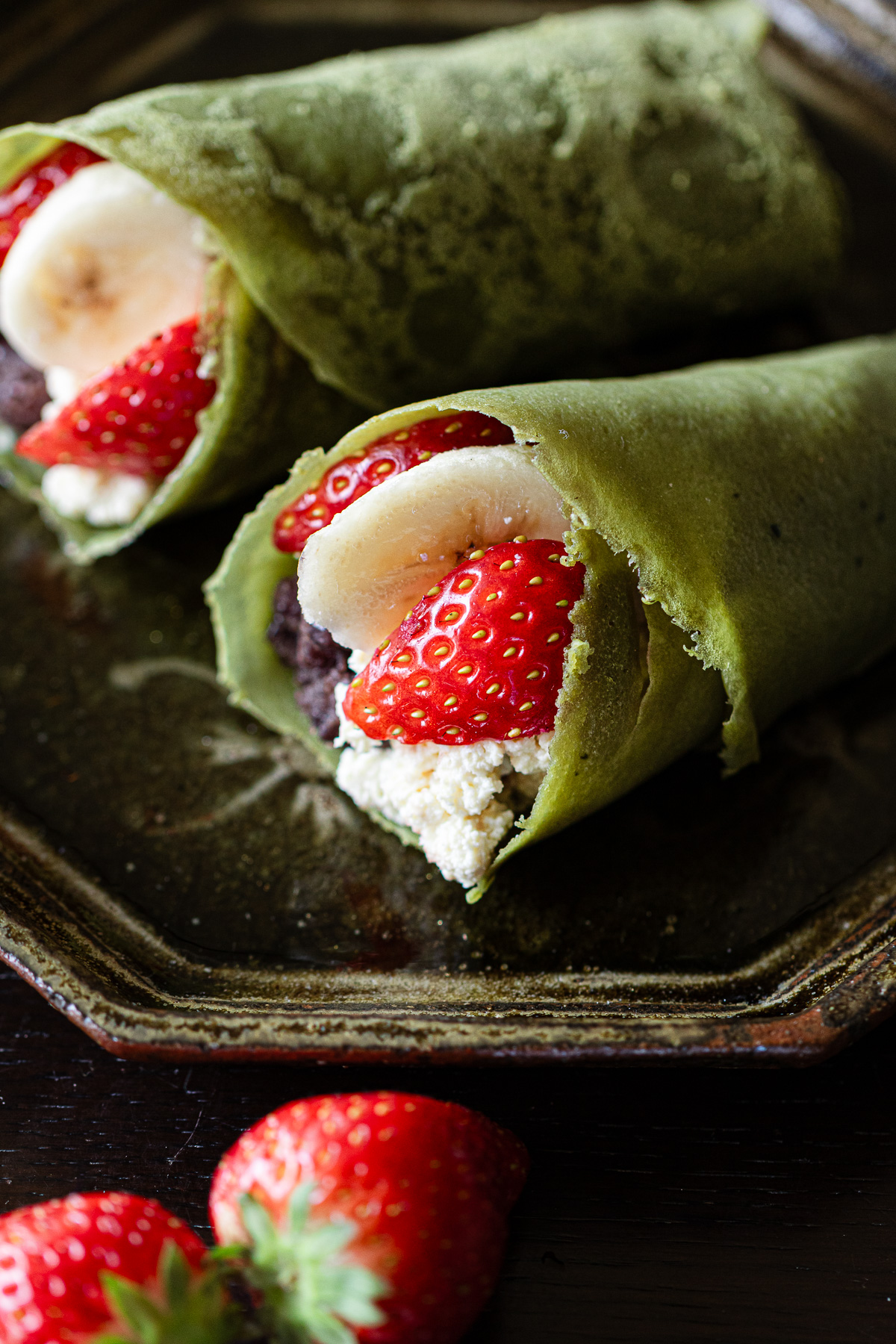 包み終わったヴィーガン抹茶クレープ