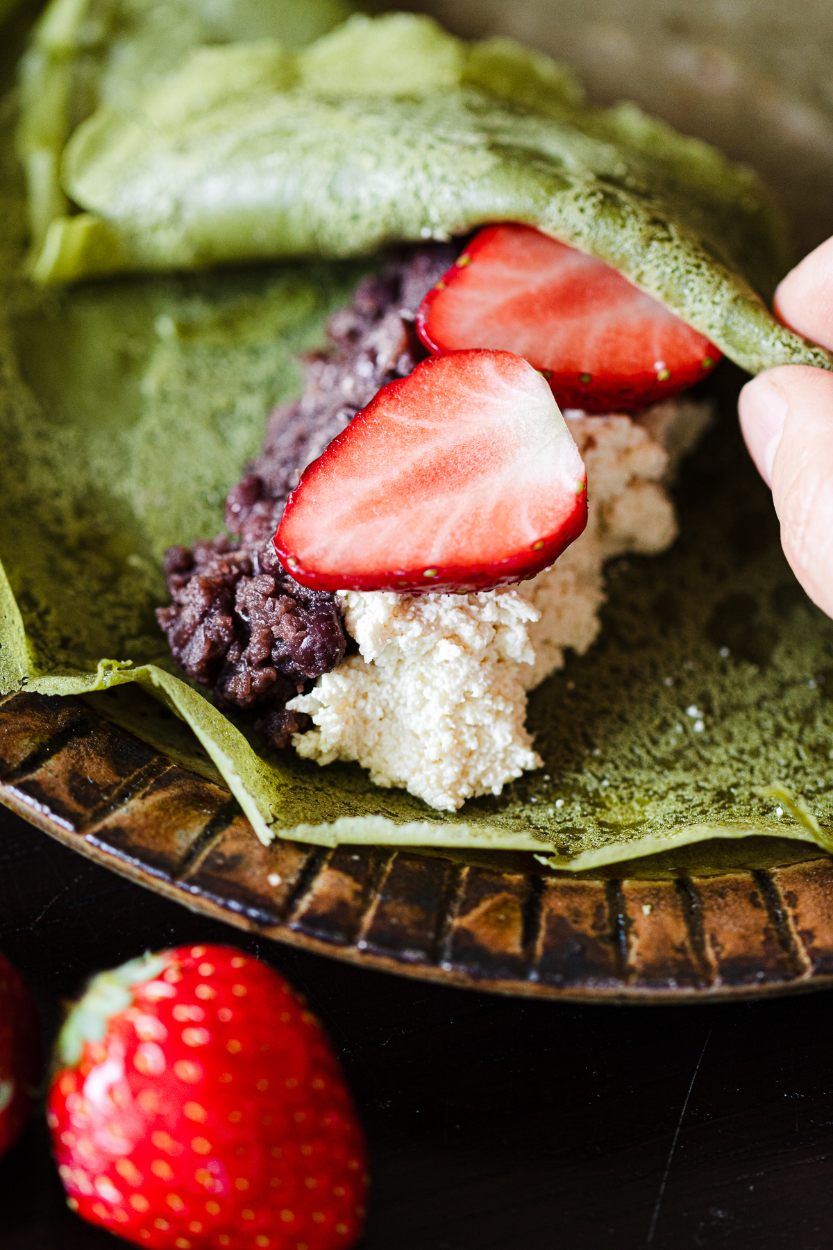 いちごと豆腐ホイップを包んだヴィーガン抹茶クレープ